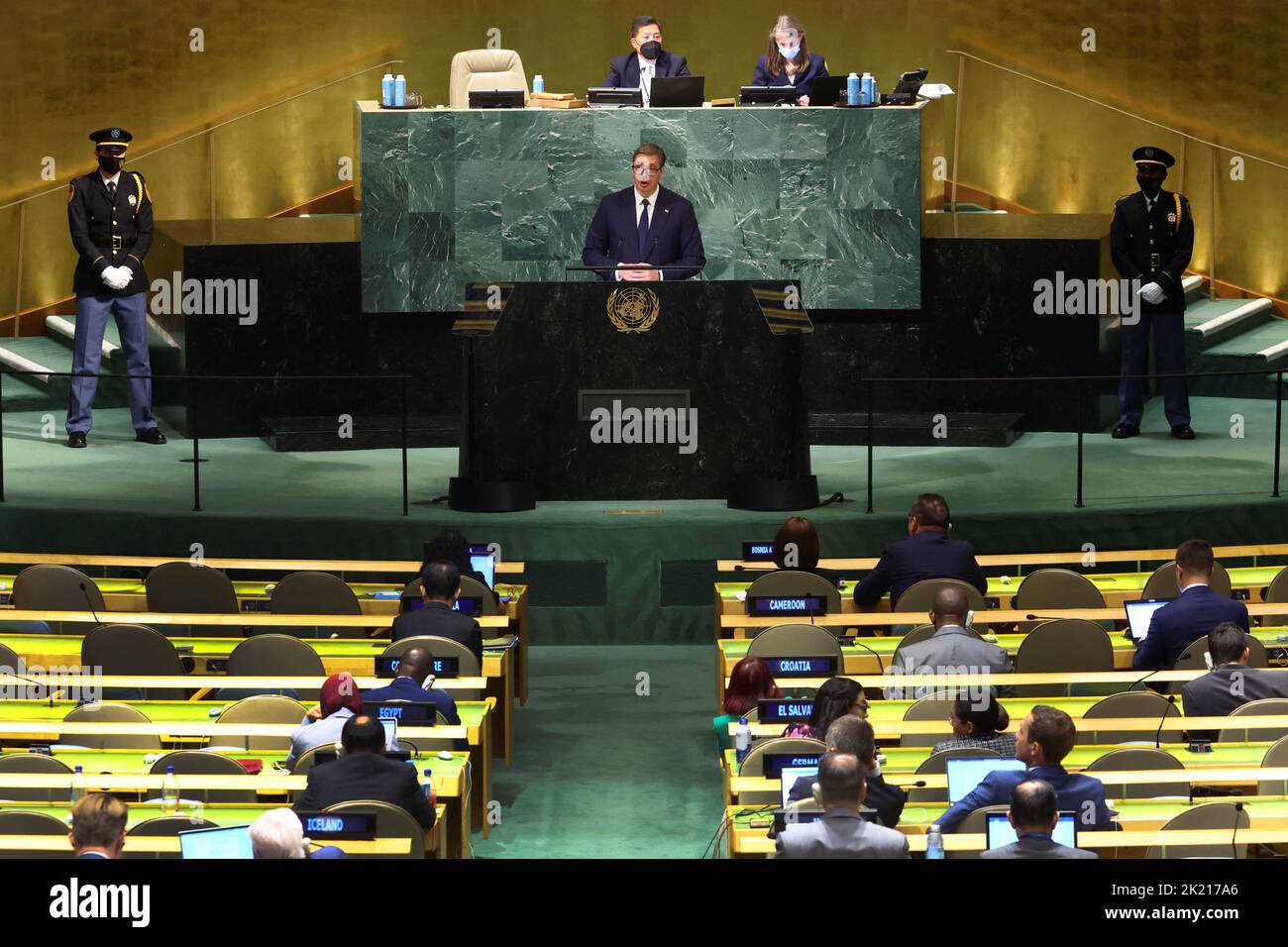 El Presidente de Serbia, Aleksandar Vucic, se dirige a la 77th Sesión de la Asamblea General de las Naciones Unidas en la Sede de las Naciones Unidas en Nueva York, Estados Unidos, el 21 de septiembre de 2022. REUTERS/Mike Segar Foto de stock