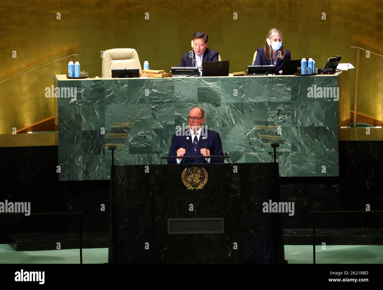 El Príncipe Alberto de Mónaco se dirige a la 77th Sesión de la Asamblea General de las Naciones Unidas en la Sede de las Naciones Unidas en Nueva York, EE.UU., el 21 de septiembre de 2022. REUTERS/Mike Segar Foto de stock