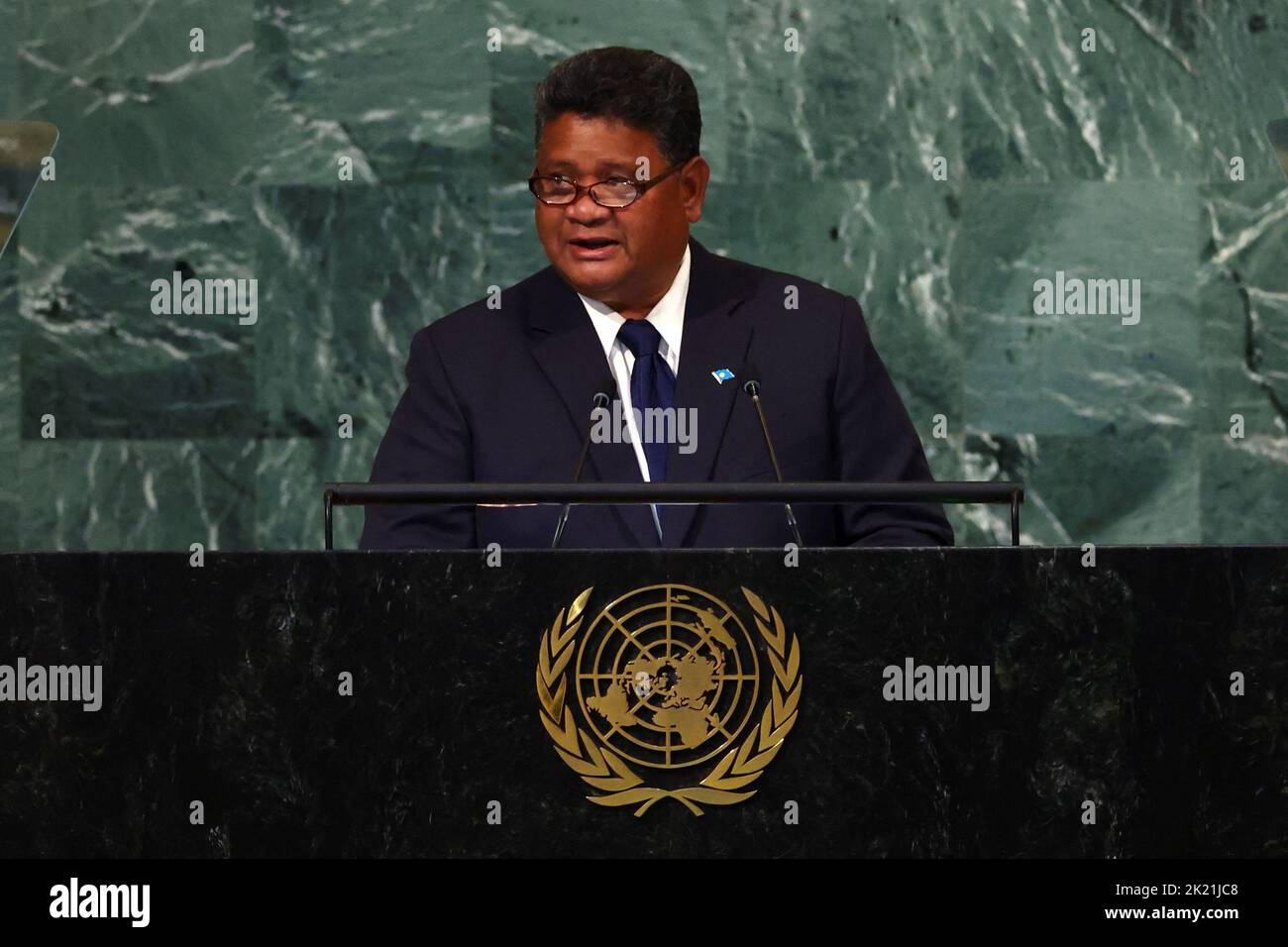 El Ministro de Relaciones Exteriores de Palau Gustav Aitaro se dirige a la 77th Sesión de la Asamblea General de las Naciones Unidas en la Sede de las Naciones Unidas en Nueva York, EE.UU., el 21 de septiembre de 2022. REUTERS/Mike Segar Foto de stock