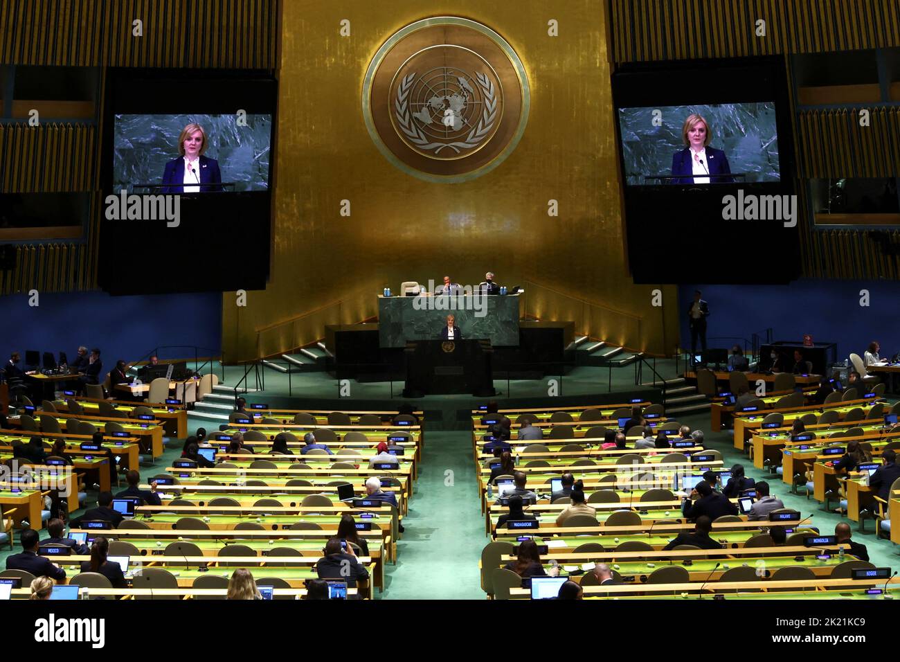 La Primera Ministra británica Liz Truss se dirige a la 77th Sesión de la Asamblea General de las Naciones Unidas en la Sede de las Naciones Unidas en Nueva York, EE.UU., el 21 de septiembre de 2022. REUTERS/Mike Segar Foto de stock