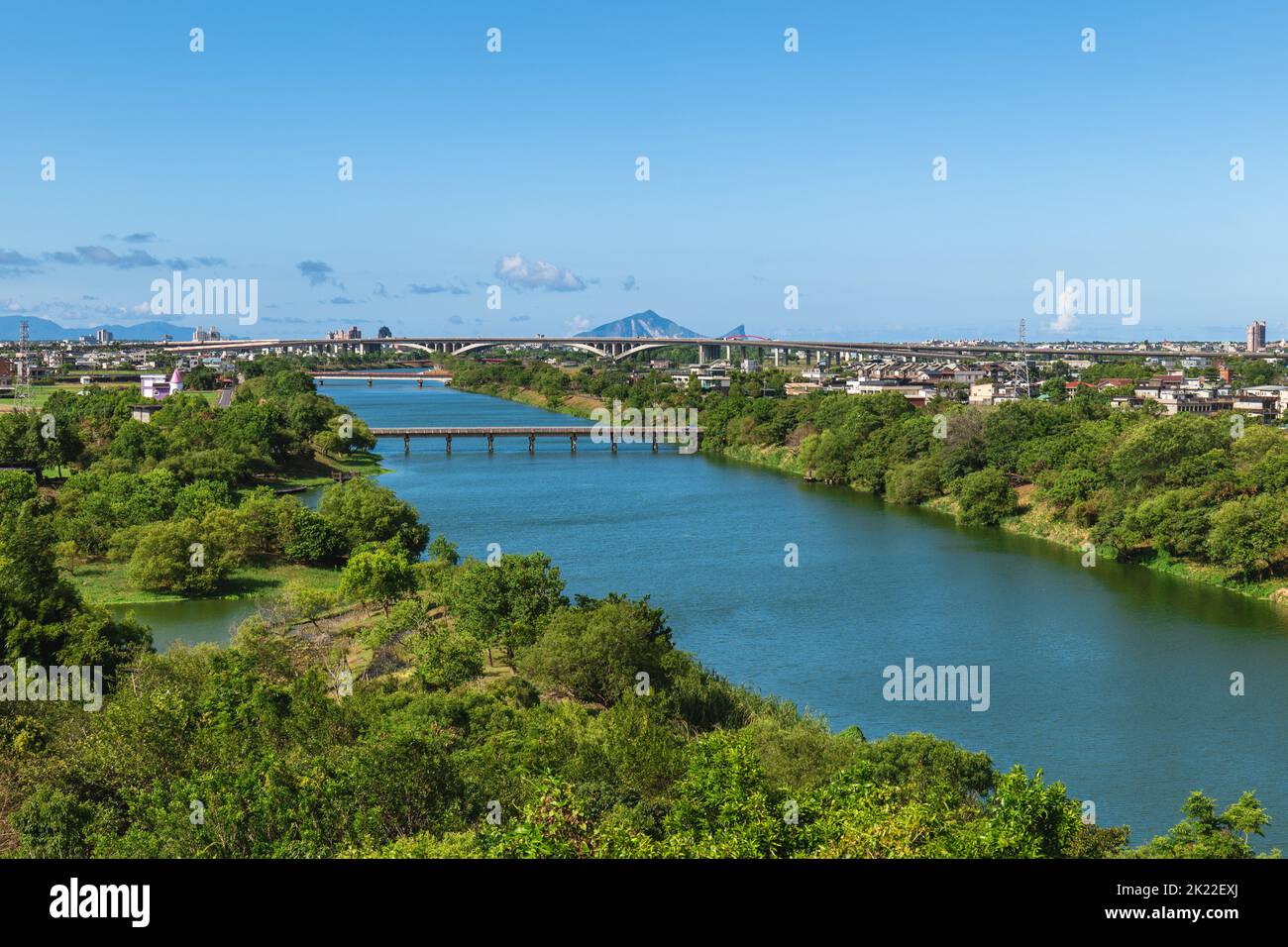 paisaje de la orilla del río dongshan en el condado de yilan, taiwán Foto de stock