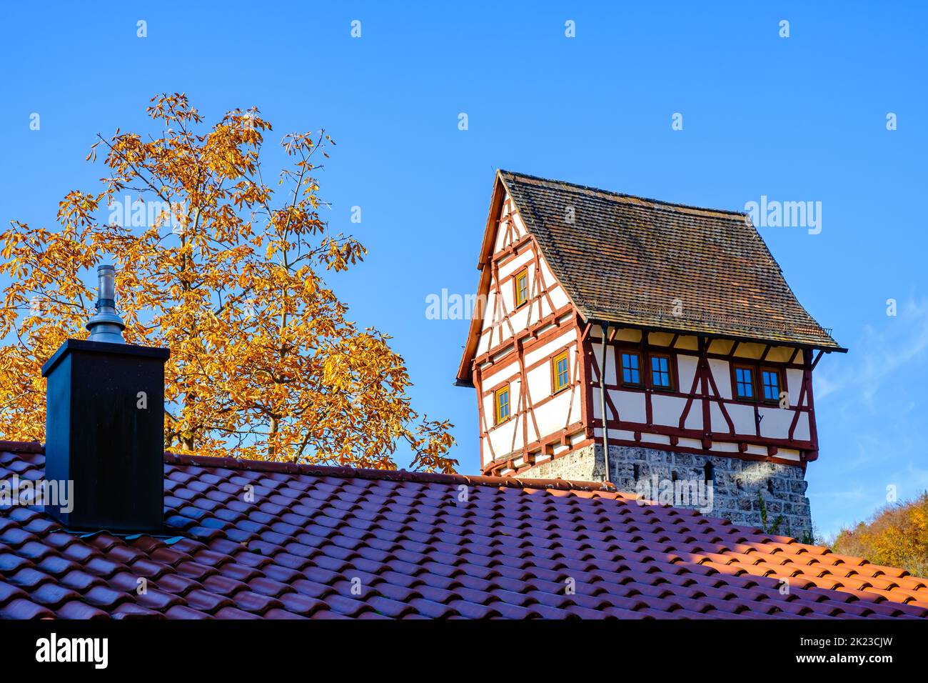Histórica Zeughausturm (Torre Armoury) en Bad Urach, Suabia Alb, Baden-Wurttemberg, Alemania, Europa. Historischer Zeughausturm Bad Urach, Schwäbische Foto de stock