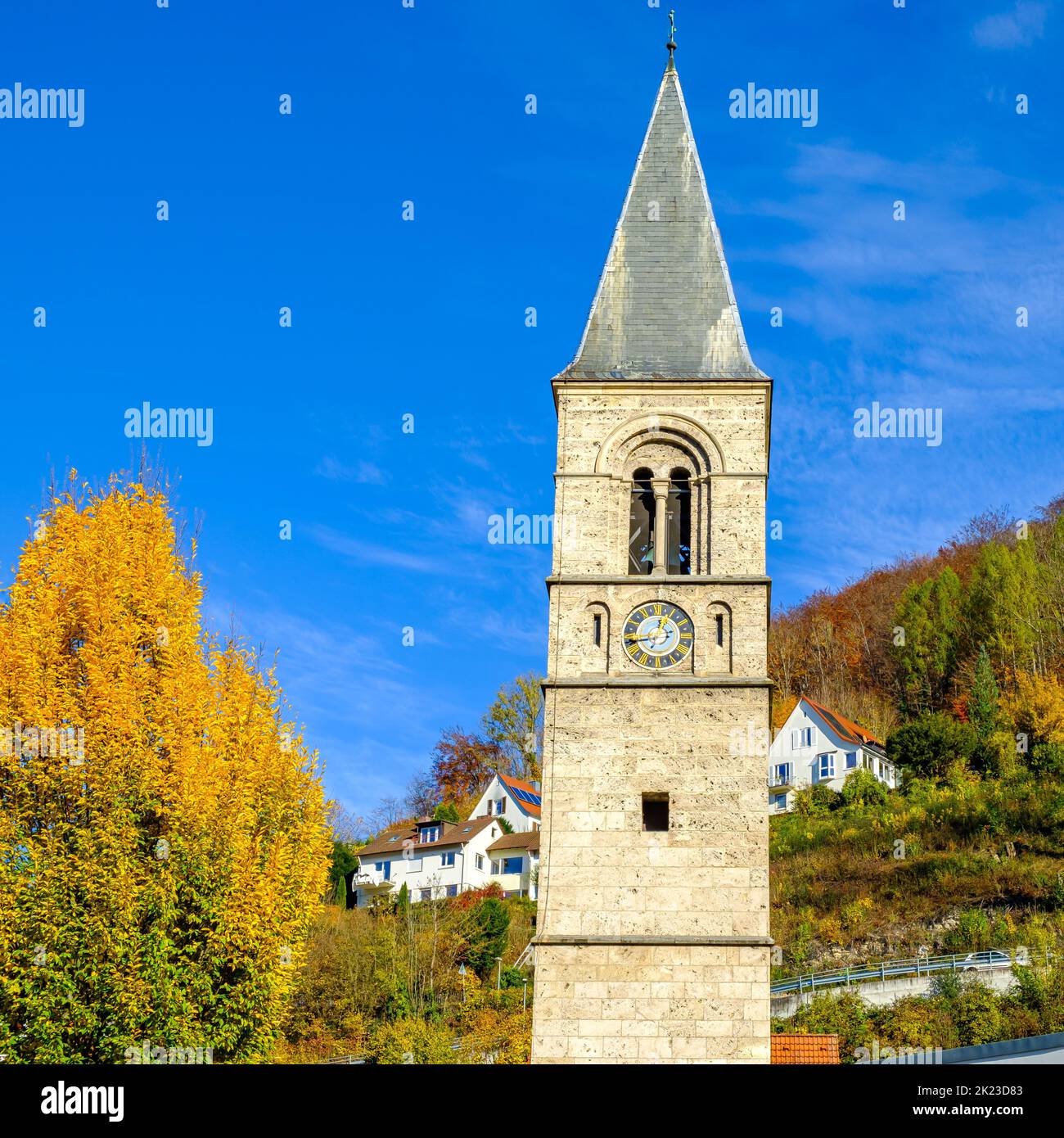 Campanario de la Iglesia de San Josef, Bad Urach, Suabia Alb, Baden-Wurttemberg, Alemania, Europa. Foto de stock