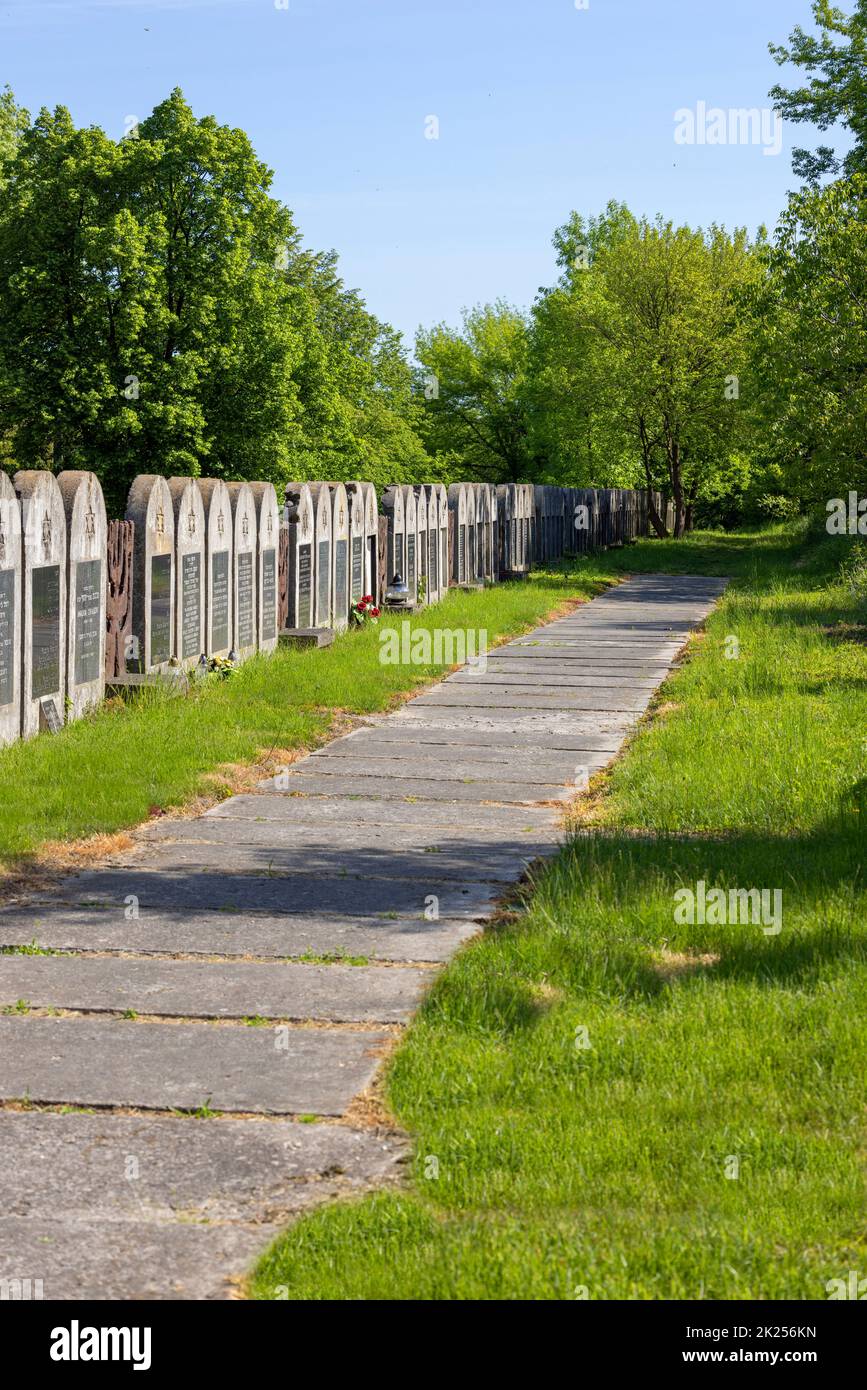 Lublin, Polonia 24 de mayo de 2022 Nuevo cementerio judío, fila de