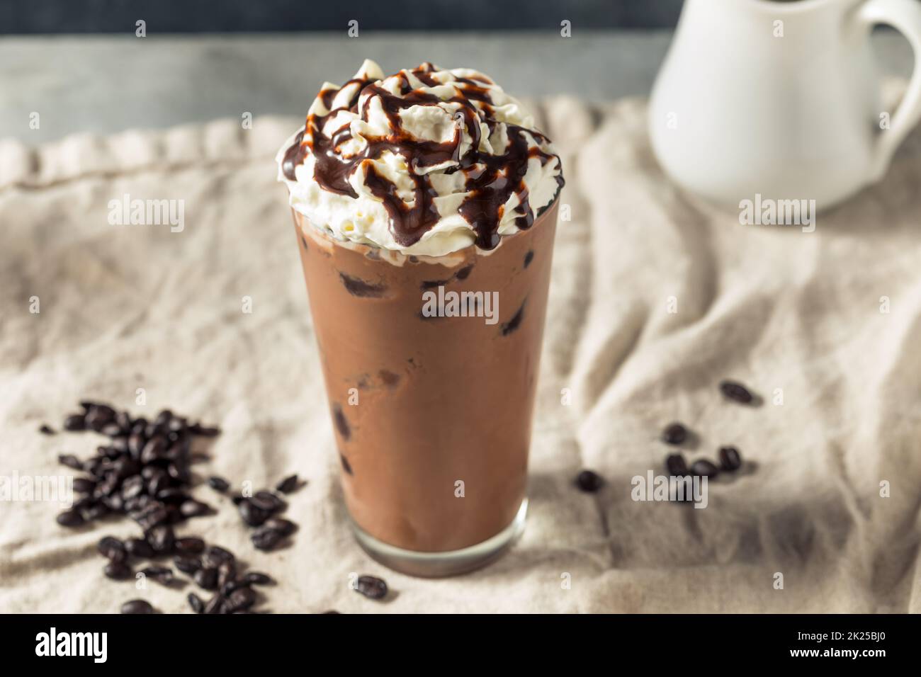 Café moka helado fotografías e imágenes de alta resolución - Alamy