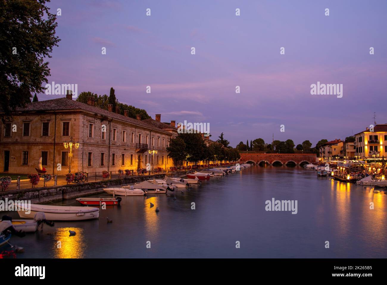 Muralla de la Fortaleza, Peschiera del Garda, Venecia, Italia Foto de stock