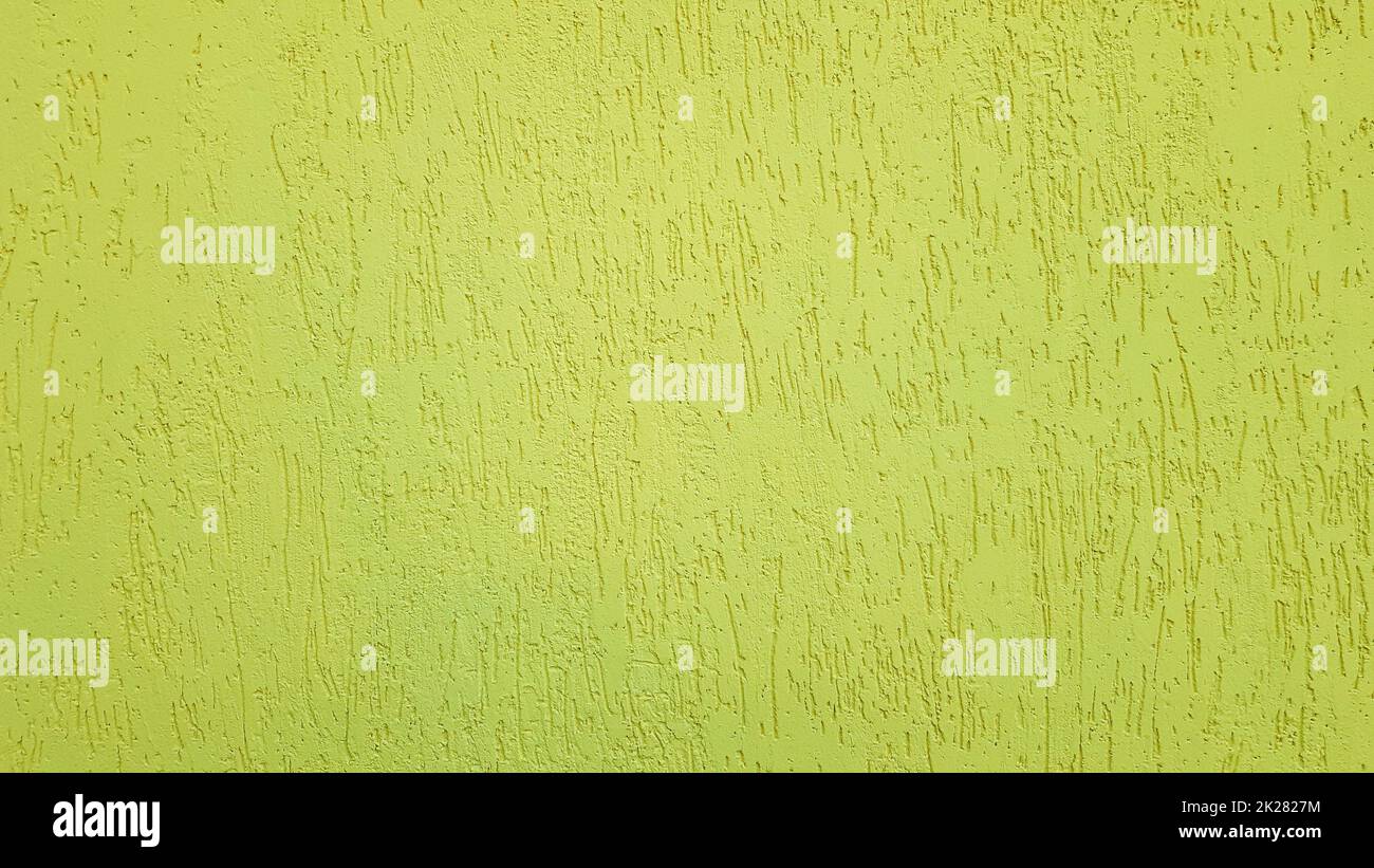 Yeso oro viejo textura pared fondo amarillo. Yeso texturizado de pared. Decoración de pared en relieve. Paredes de estuco. Decoración de pared en relieve. El yeso decorativo está pintado de amarillo. Foto de stock