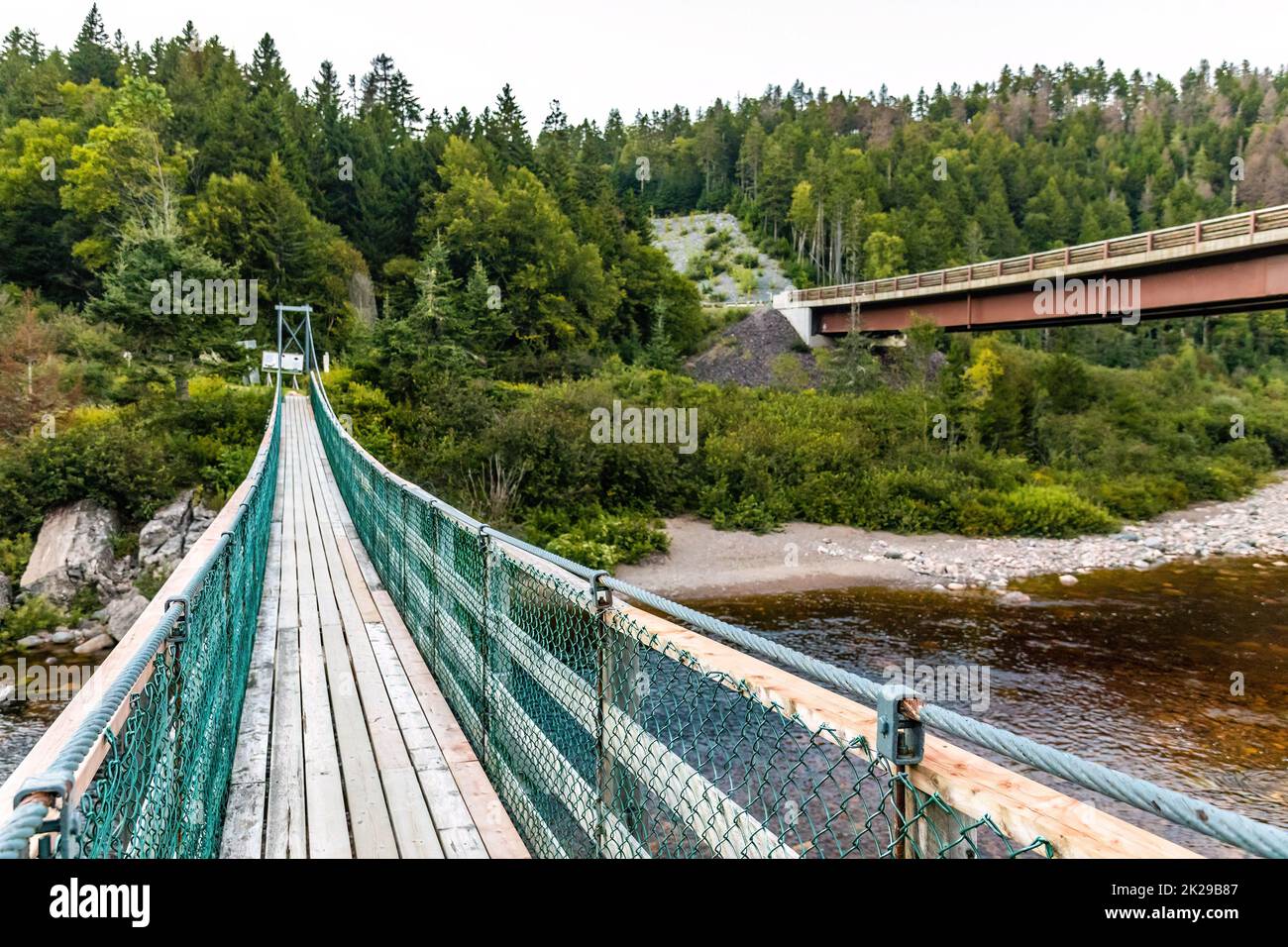 Fondo Gran Puente Sobre El Río Salmón En Fundy Trail Parkway Foto