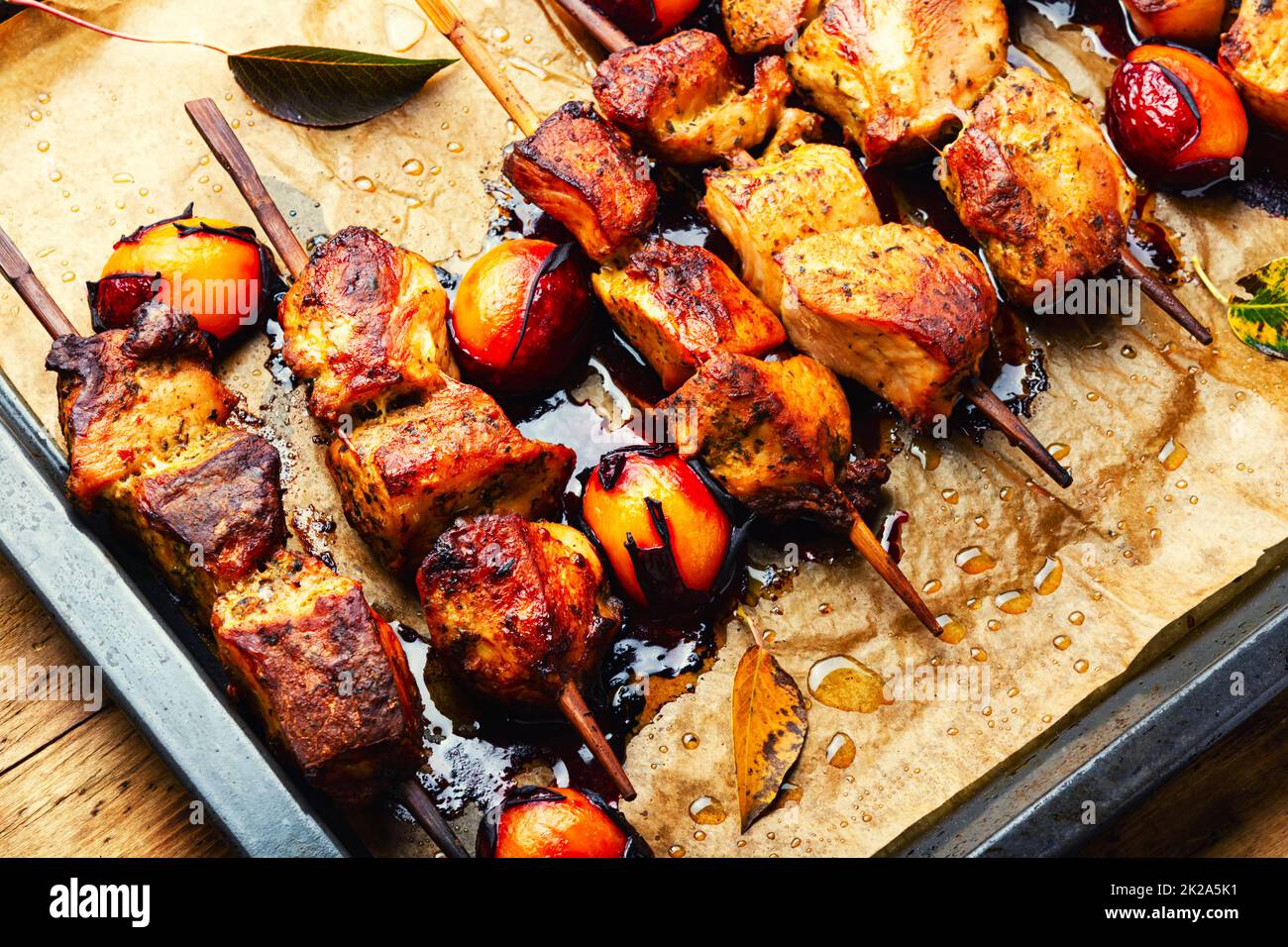 Kebab asado con ciruela Foto de stock