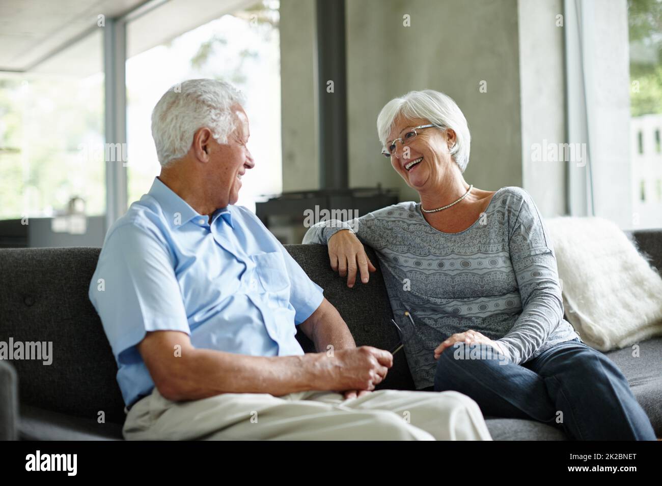 Mujeres sentadas en un salón fotografías e imágenes de alta resolución -  Página 6 - Alamy