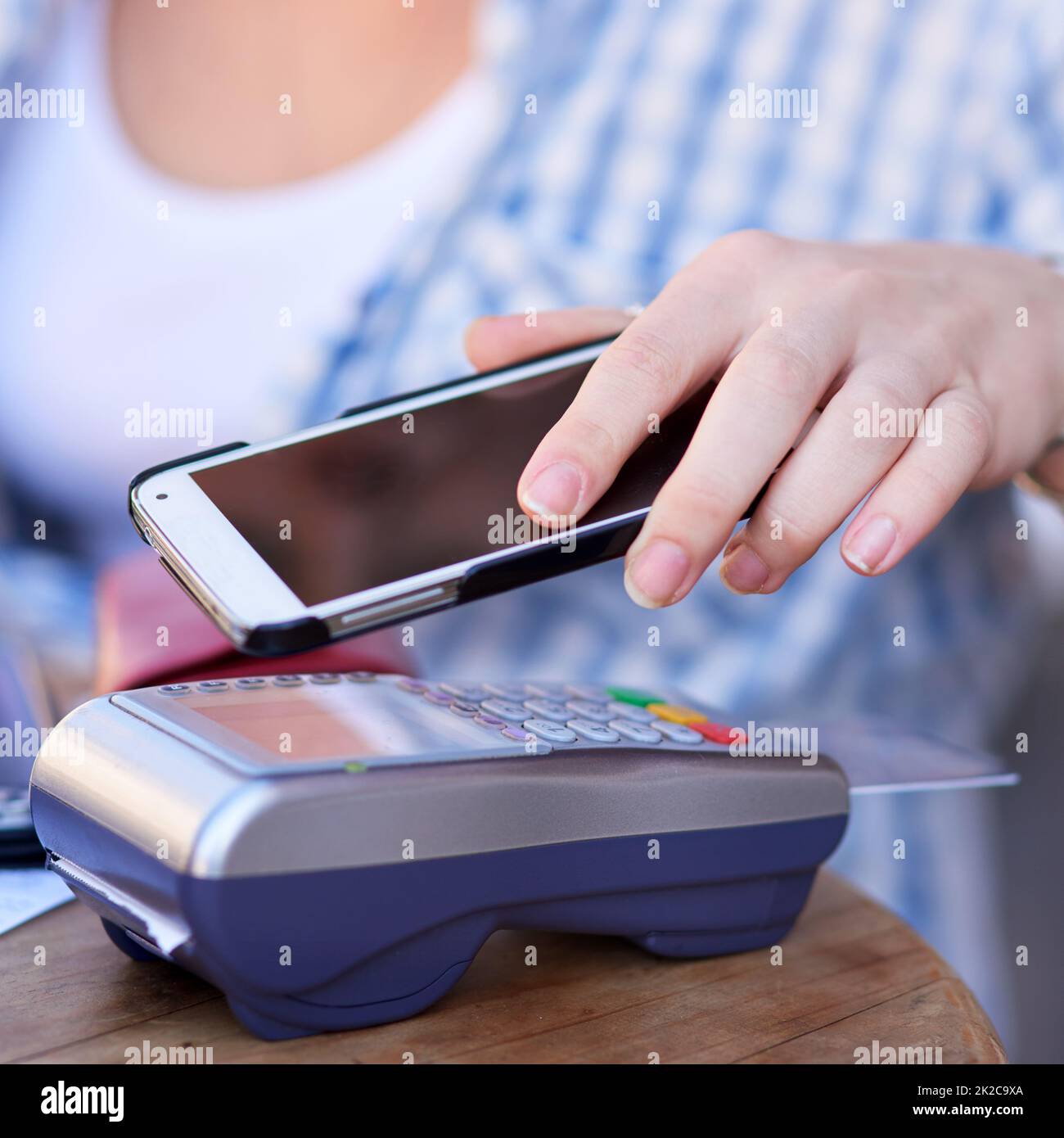 Payment Media - AZUL recibirá pagos con tarjetas NFC desde dispositivos  móviles