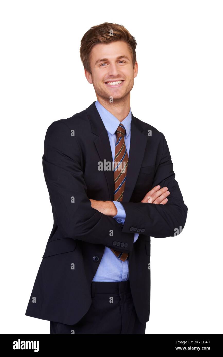 Confianza y felicidad en el lugar de trabajo. Retrato de un joven ejecutivo feliz de negocios de pie con los brazos doblados. Foto de stock