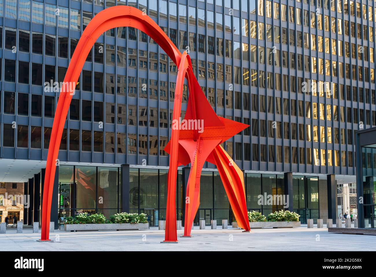 Escultura del flamenco creada por el artista estadounidense Alexander Calder, Chicago, Illinois, EE.UU Foto de stock