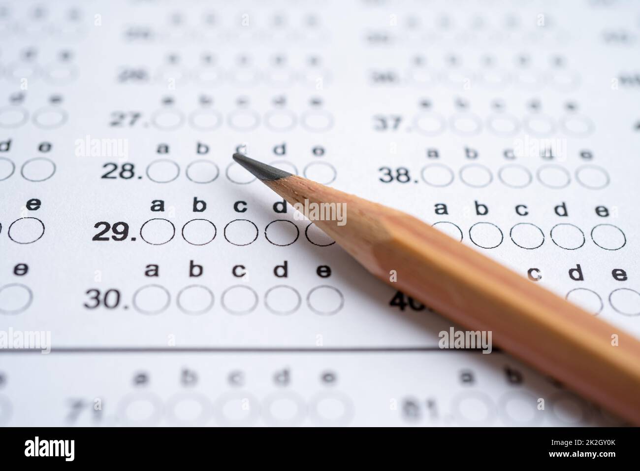 Hojas de respuestas con relleno de dibujo de lápiz para seleccionar la elección, concepto de educación Foto de stock