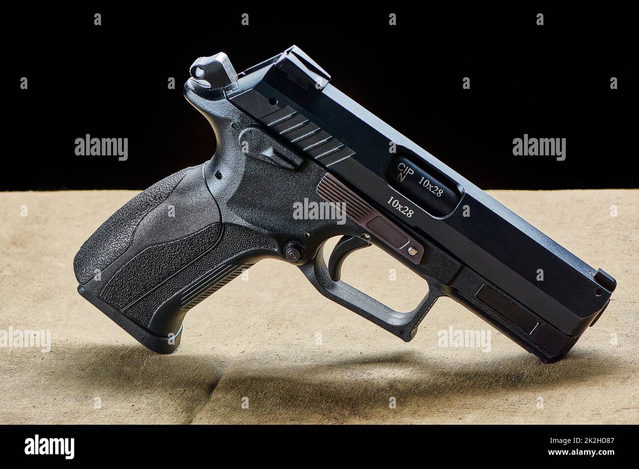 Pistola negra de primer plano, arma de fuego, espacio de copia Foto de stock