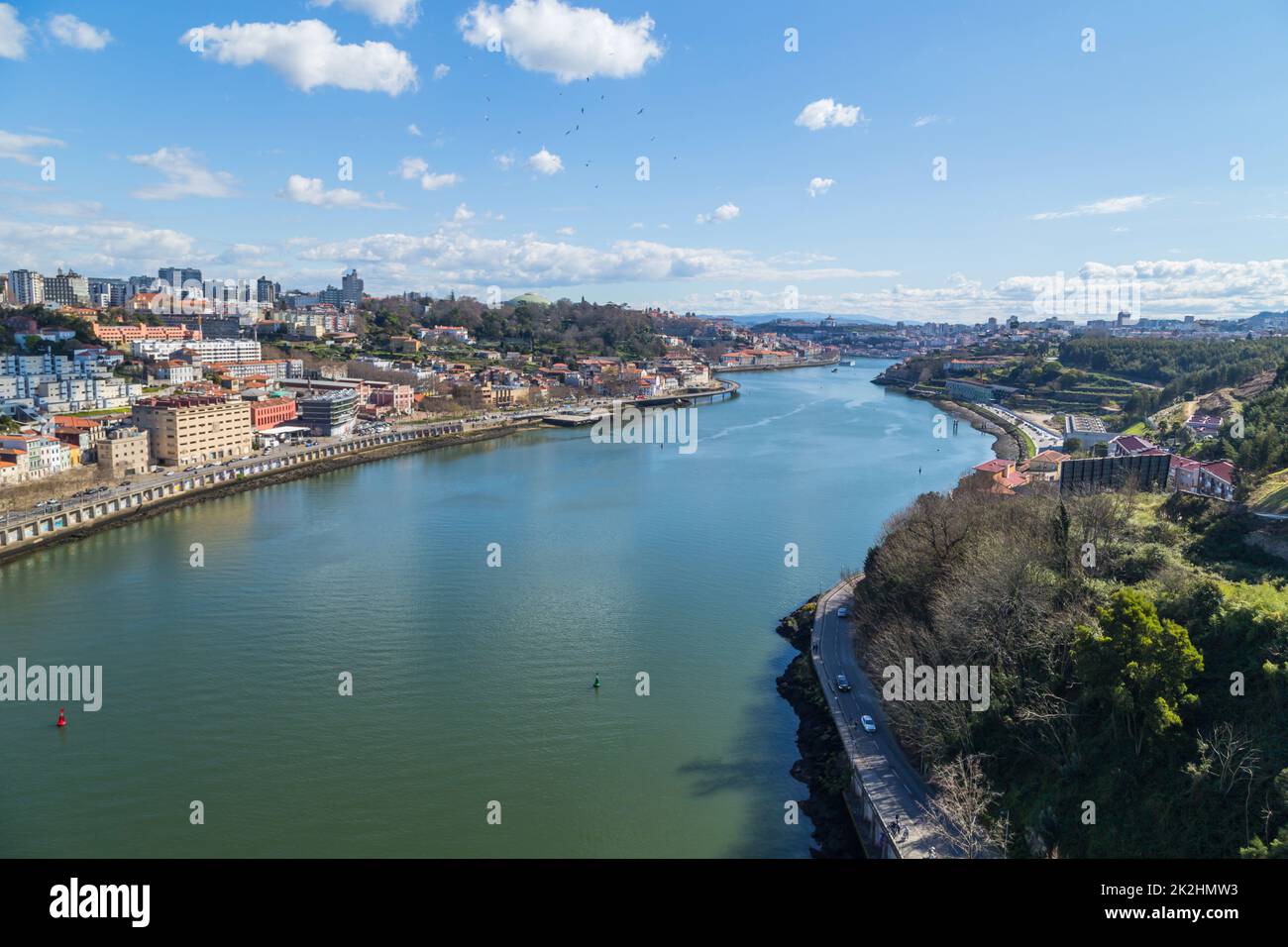 Oporto, Portugal 06, Marzo, 2022 Vista del centro histórico de la