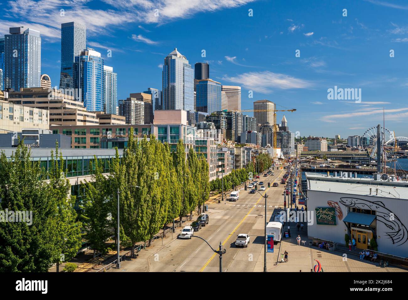 Waterfront y el horizonte del centro de la ciudad, Seattle, Washington, EE.UU Foto de stock
