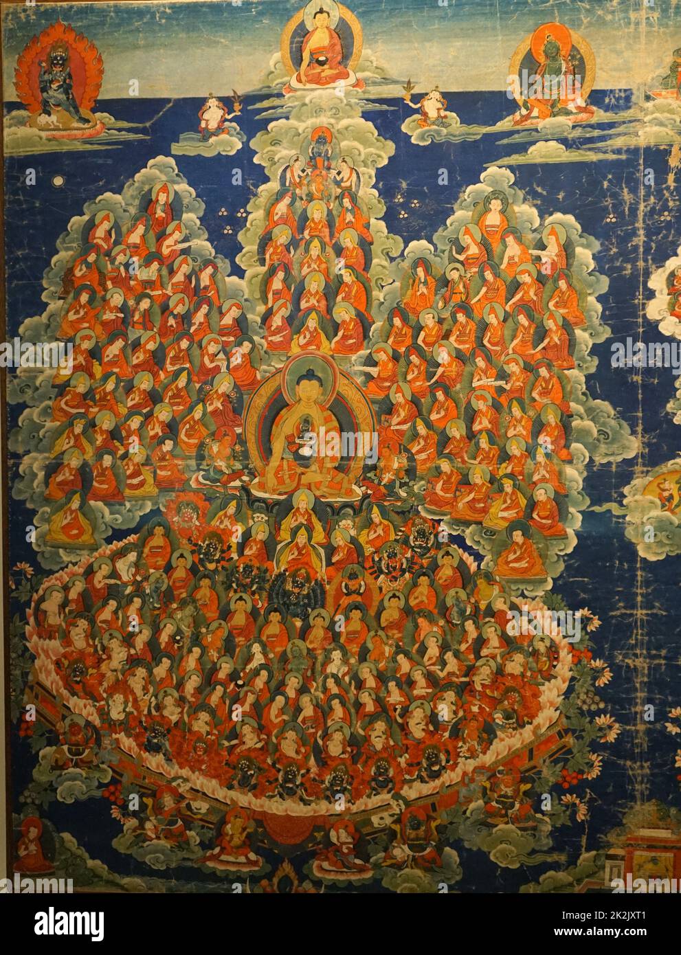 Thanka budista tibetano que representan las deidades y lamas de la Orden Geluk. Pintado de seda y algodón, de principios del siglo XX. Un thangka, (tangka, o Thanka Tanka) es un budista tibetano de la pintura sobre seda o algodón, apliques, generalmente representando a una deidad budista, escena o mandala Foto de stock