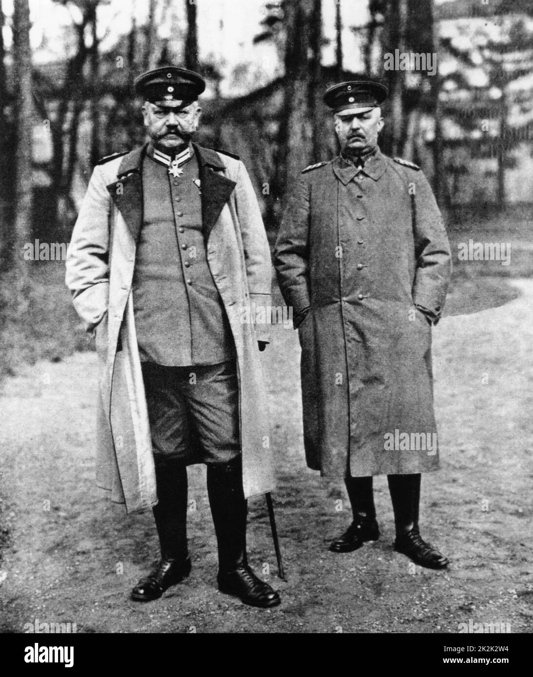 El jefe del Estado Mayor alemán Paul von Hindenburg y su segundo primer cuarto general Erich Ludendorff en 1916. Alemania. Foto de stock