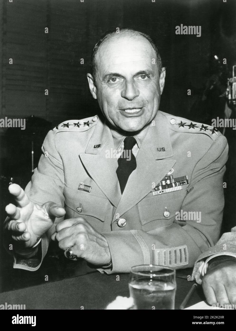Retrato del general Matthew Ridgway en mayo de 1952. Foto de stock