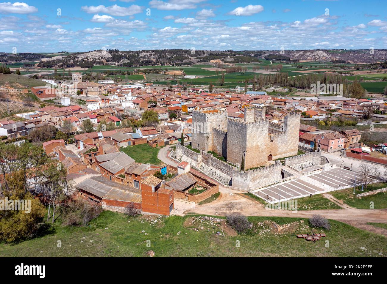 Vista panorámica de Encinas de Esgueva, es un municipio de la provincia de Valladolid, en la Comunidad Autónoma de Castilla y León. Foto de stock
