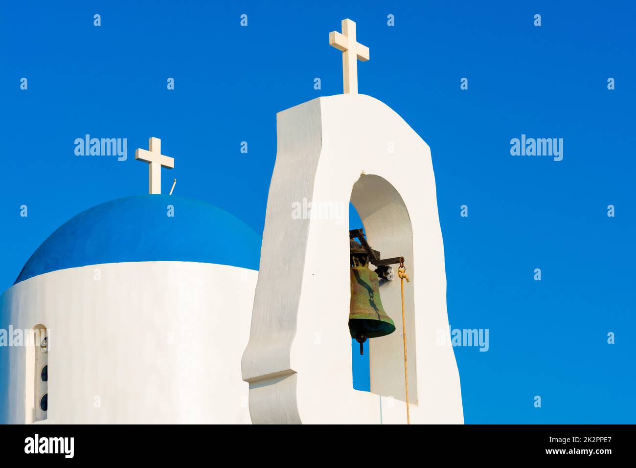 Capilla blanca. Protaras, Chipre Foto de stock