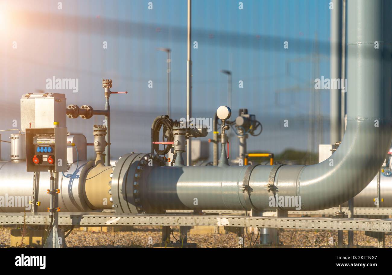 sistema de gasoductos terrestres en la estación de gas natural Foto de stock