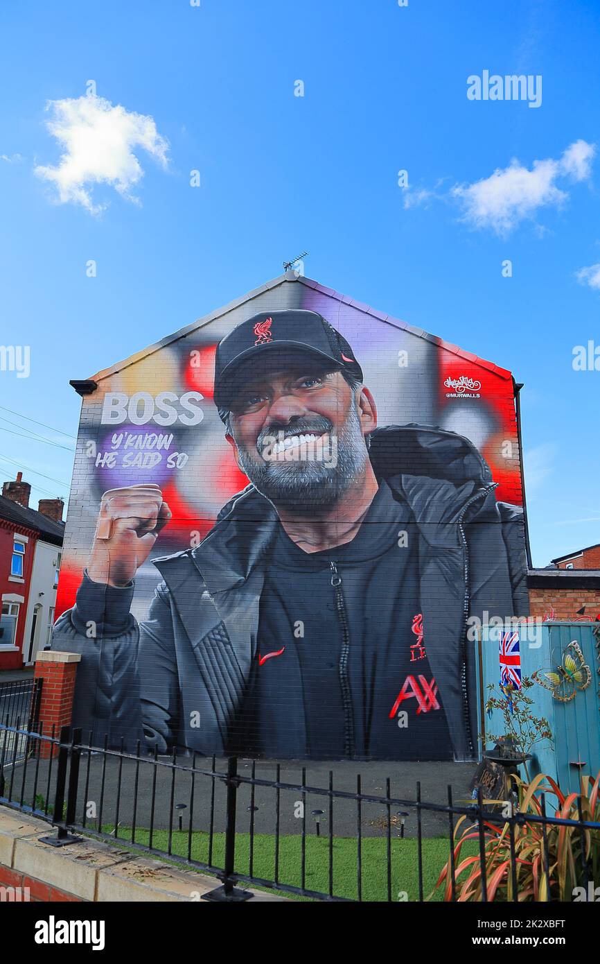 Liverpool, Reino Unido. 23rd de Sep de 2022. Mural de Klopp en Anfield Crédito: IAN Fairbrother/Alamy Live News Foto de stock