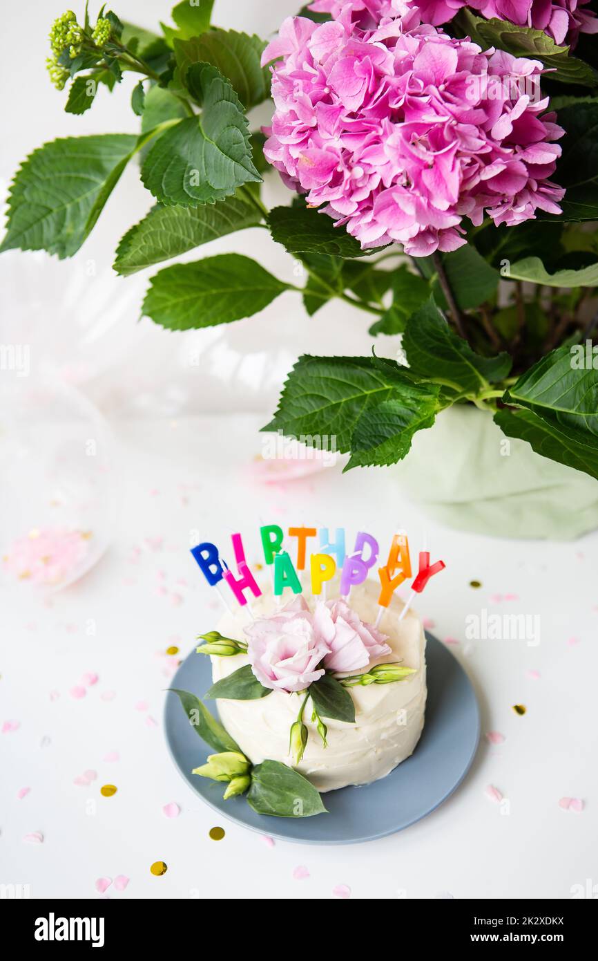 Feliz cumpleaños con flores fotografías e imágenes de alta resolución -  Alamy