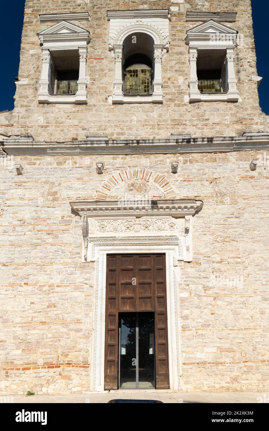 Basílica de San Salvatore, sitio de la UNESCO, Spoleto, Umbita, Italia Foto de stock