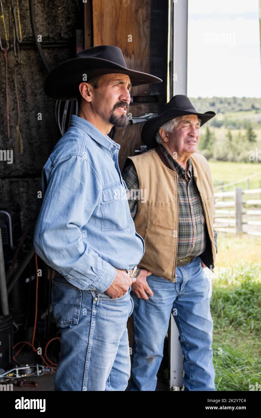 Two men in cowboy hats fotografías e imágenes de alta resolución - Alamy