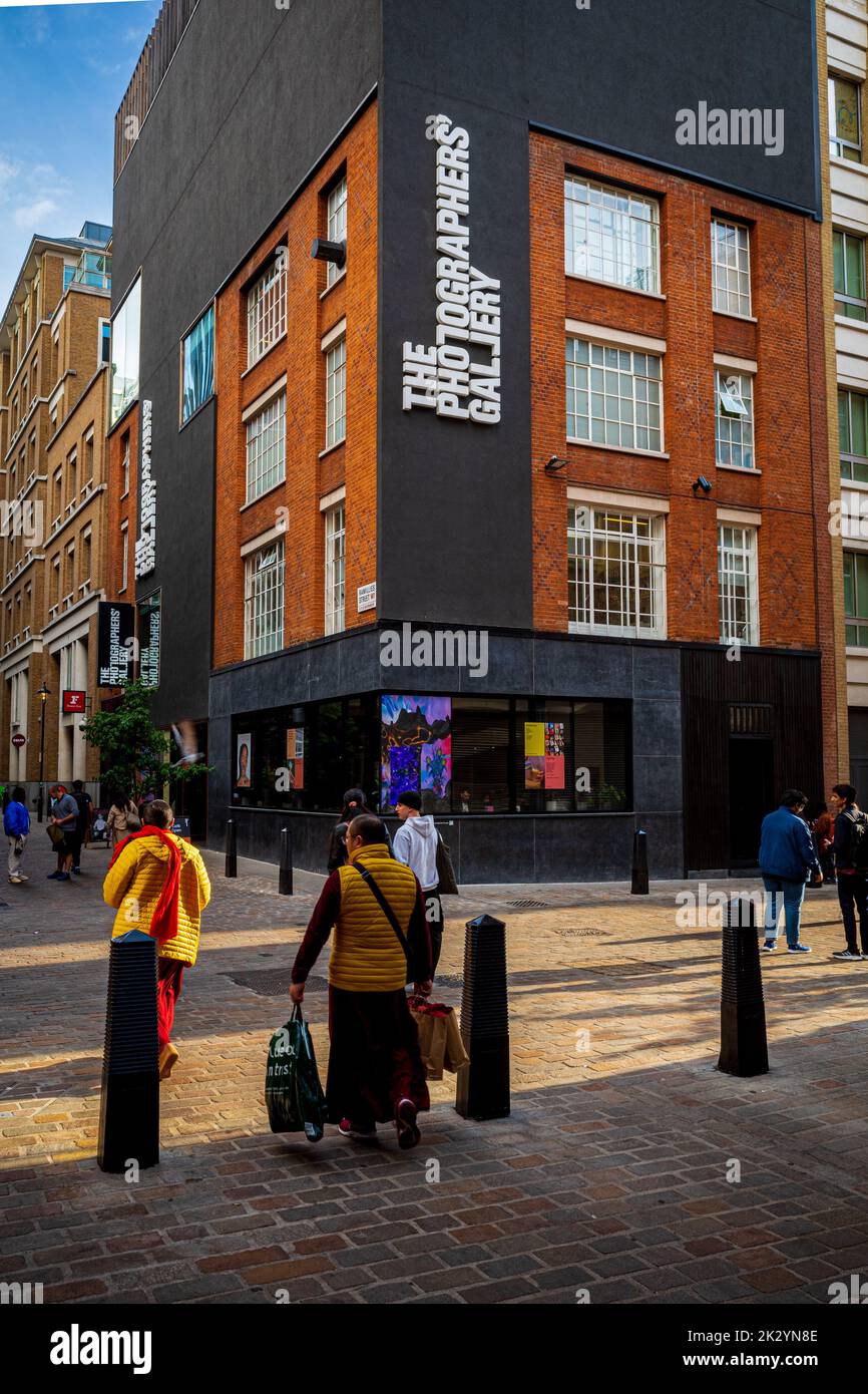 The Photographers Gallery London en Ramillies Street Soho London. Fundada en 1971 se trasladó a este edificio reformado en 2012. Soho Photography Quarter. Foto de stock