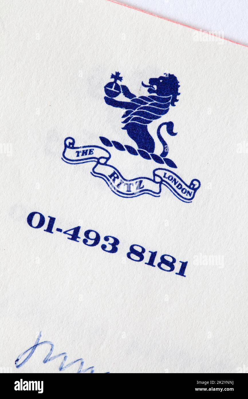 Papeleo oficial antiguo del Ritz Hotel con logotipo y número de teléfono en Londres Inglaterra Reino Unido Foto de stock