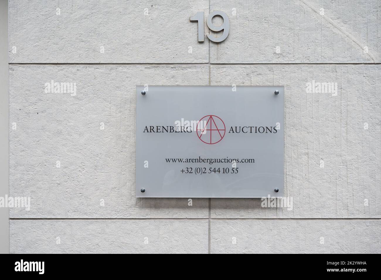 Casco antiguo de Bruselas, Región de Bruselas Capital, Bélgica, 09 11 2022 - Firma e inscripción de la casa de subastas de Arenberg Foto de stock