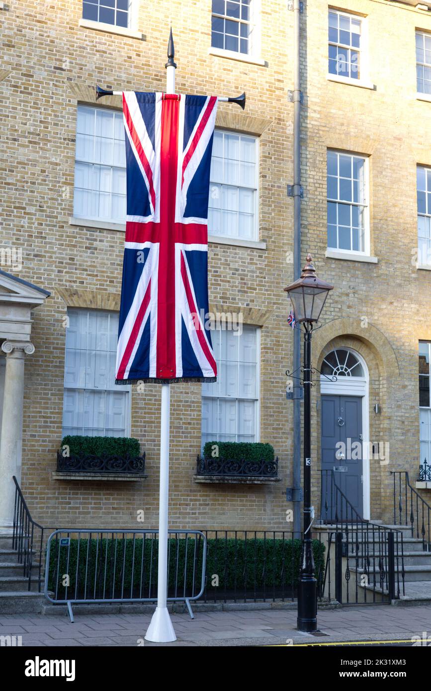 Bandera de union Jack volando en Windsor, para el funeral de la Reina Isabel 11 Foto de stock