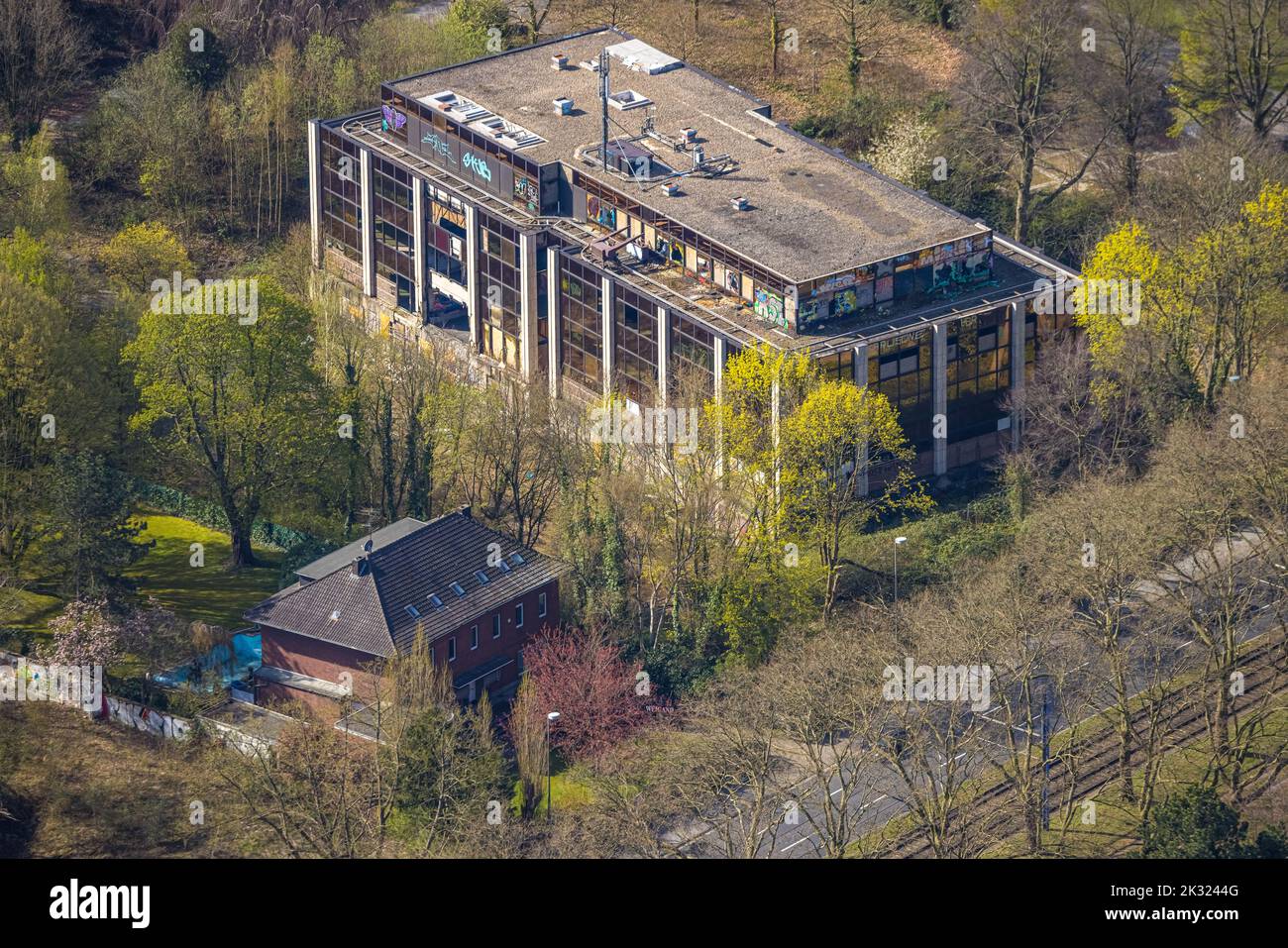 Vista aérea, proyecto de demolición antiguo edificio de oficinas Siemens-Nixdorf-Haus en Max-Eyth-Straße para nuevo edificio residencial en Westfalendamm, Dortmund, Ruh Foto de stock