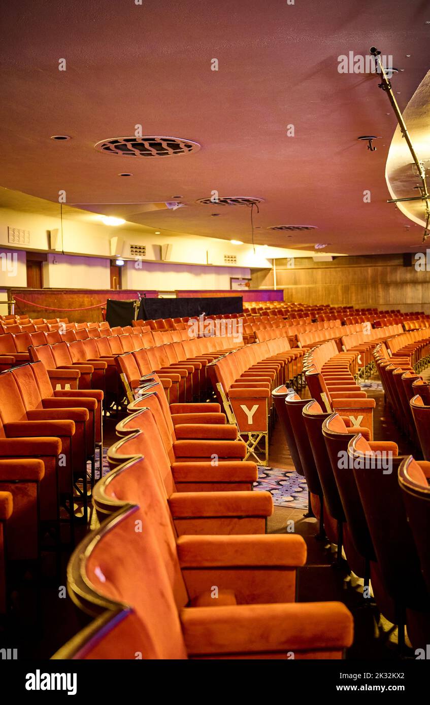 Filas vacías de asientos en el Opera House, Blackpool, Reino Unido Foto de stock