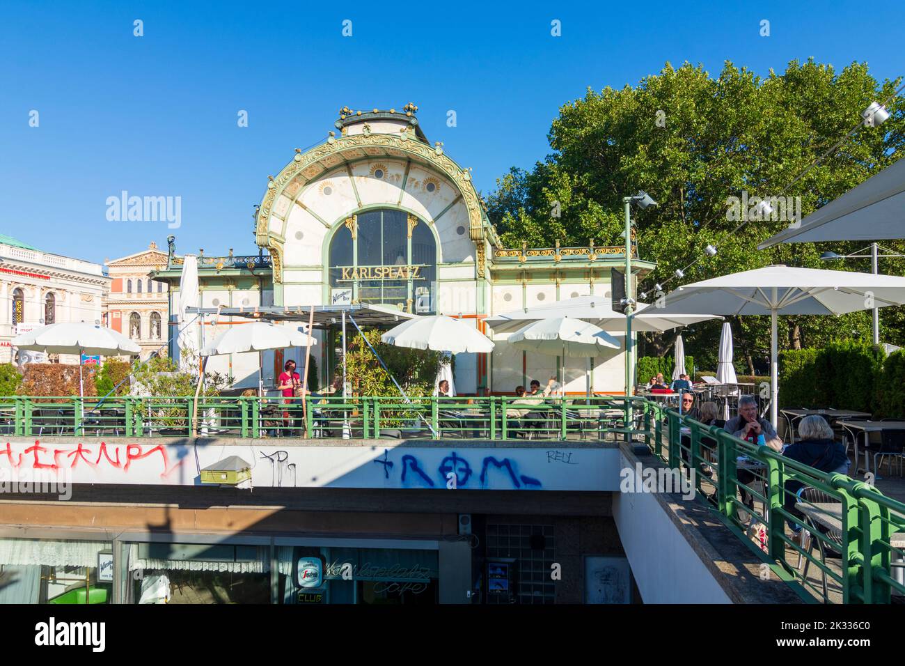 Viena: Estación Karlsplatz Stadtbahn de Otto Wagner en 04. Wieden, Viena, Austria Foto de stock