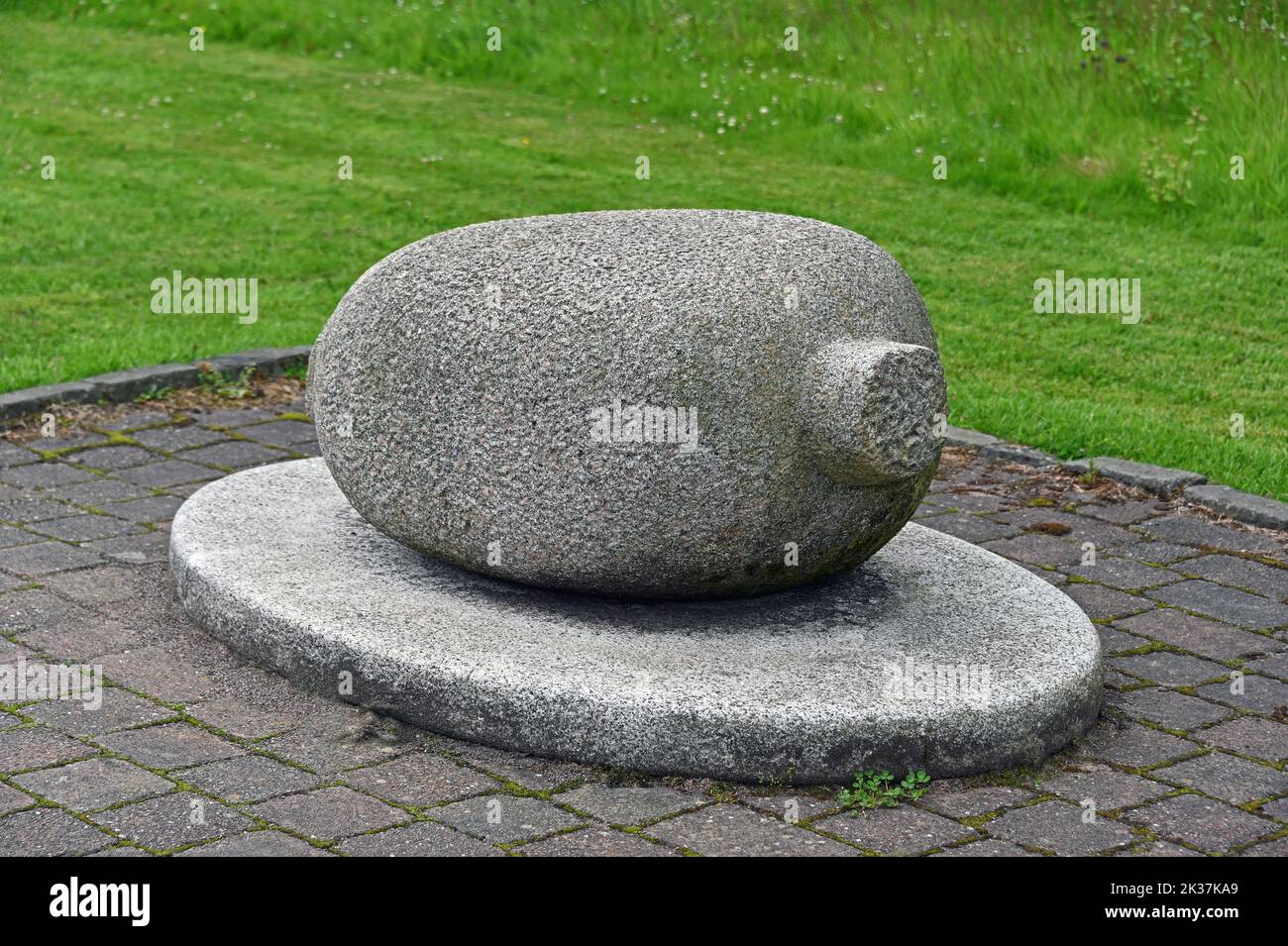 'Haggis', escultura de granito de Jake Harvey. Poets Path, Robert Burns Birthplace Museum, Alloway, Ayrshire, Escocia, Reino Unido, Europa. Foto de stock