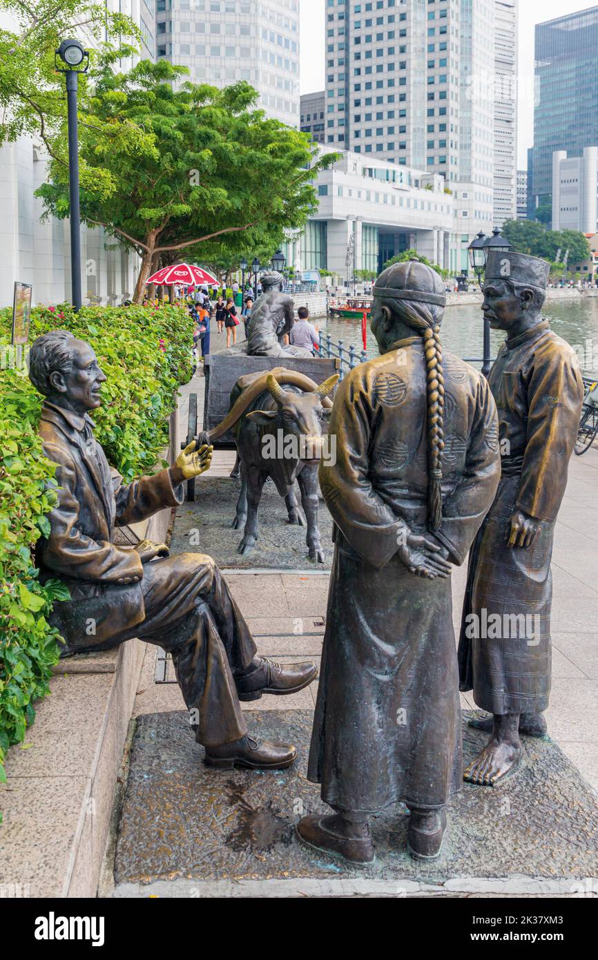 The River Merchants, una escultura de bronce del artista singapurense Aw Tee Hong, nacido en China, 1931 - 2021. República de Singapur. Tres hombres negocian. El Foto de stock