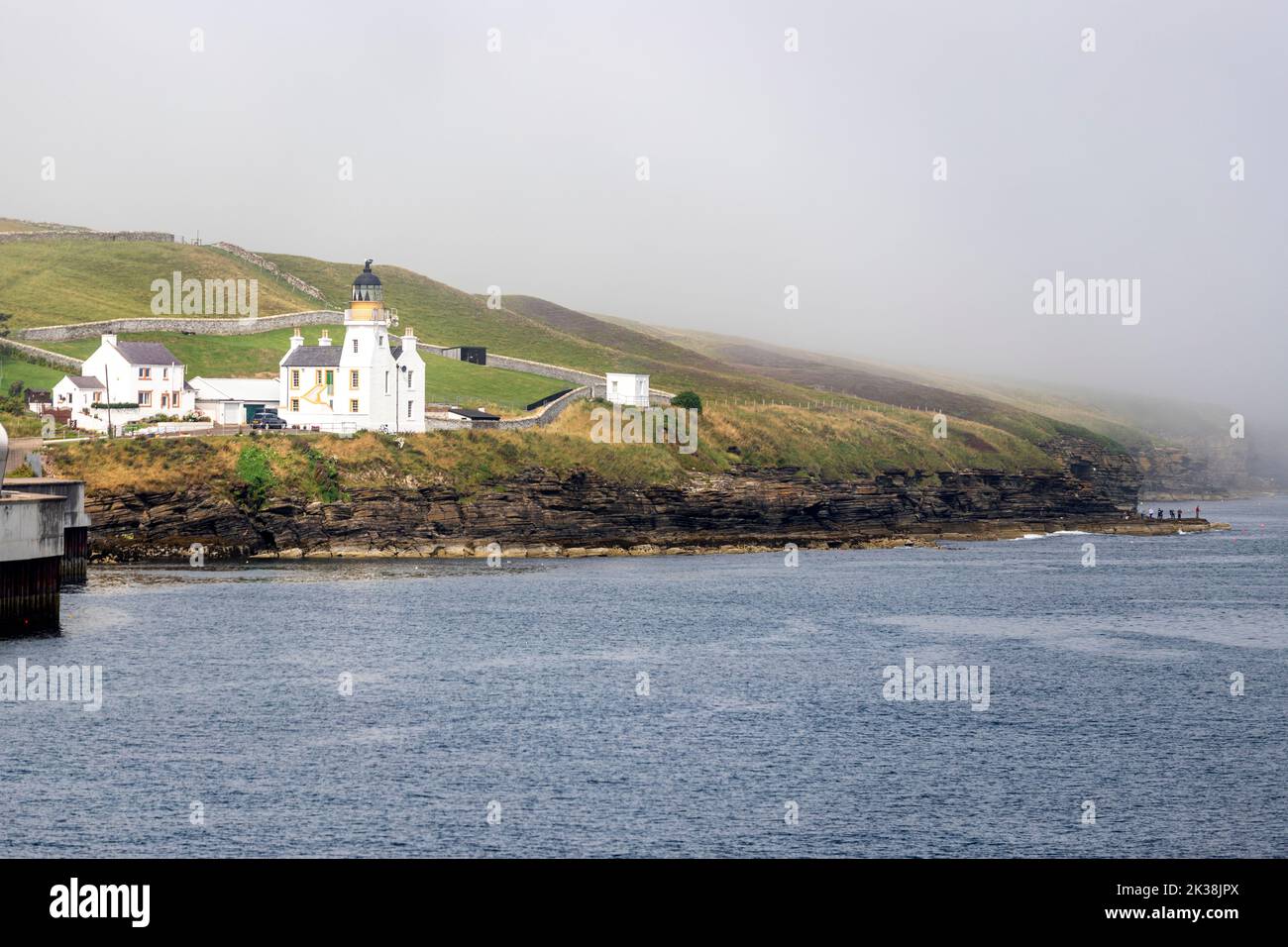 Holburn Head Lighthouse, Scrabster, Thurso Bay, Caithness, Escocia, REINO UNIDO Foto de stock