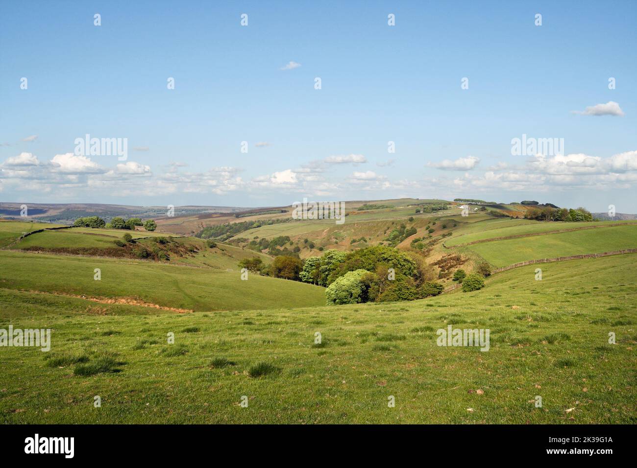 Derbyshire Peak distrito paisaje Inglaterra cerca de Bretton. Vista panorámica del parque nacional inglés Foto de stock