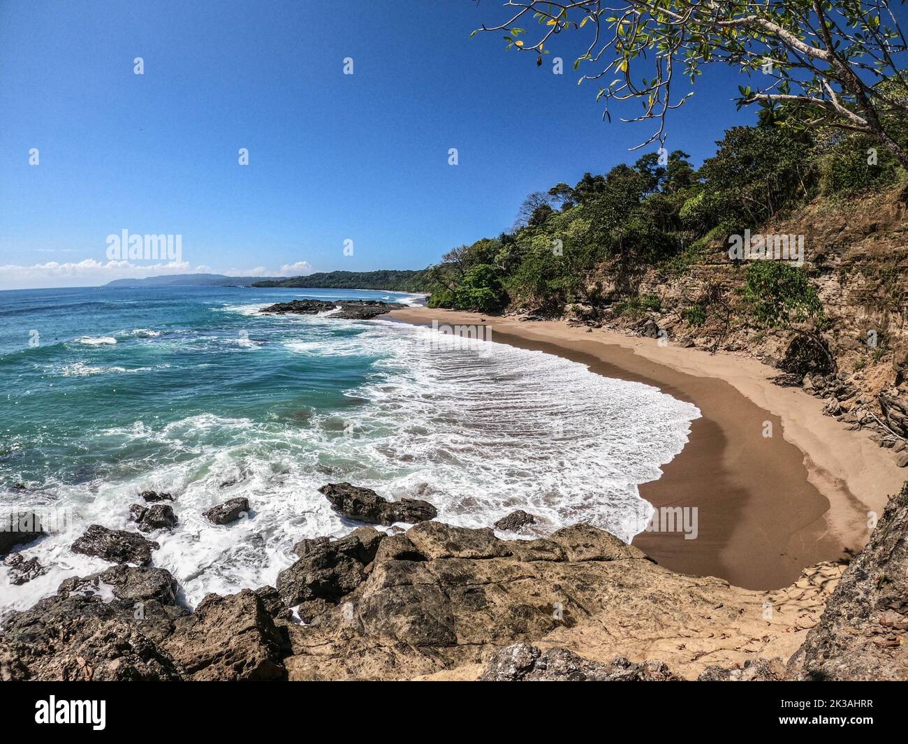 Vista de la playa virgen de Cocalito, Puntarenas, Costa Rica Foto de stock