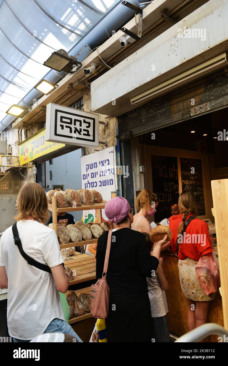 Una popular panadería en el mercado Machane Yehuda en Jerusalén, Israel. Foto de stock