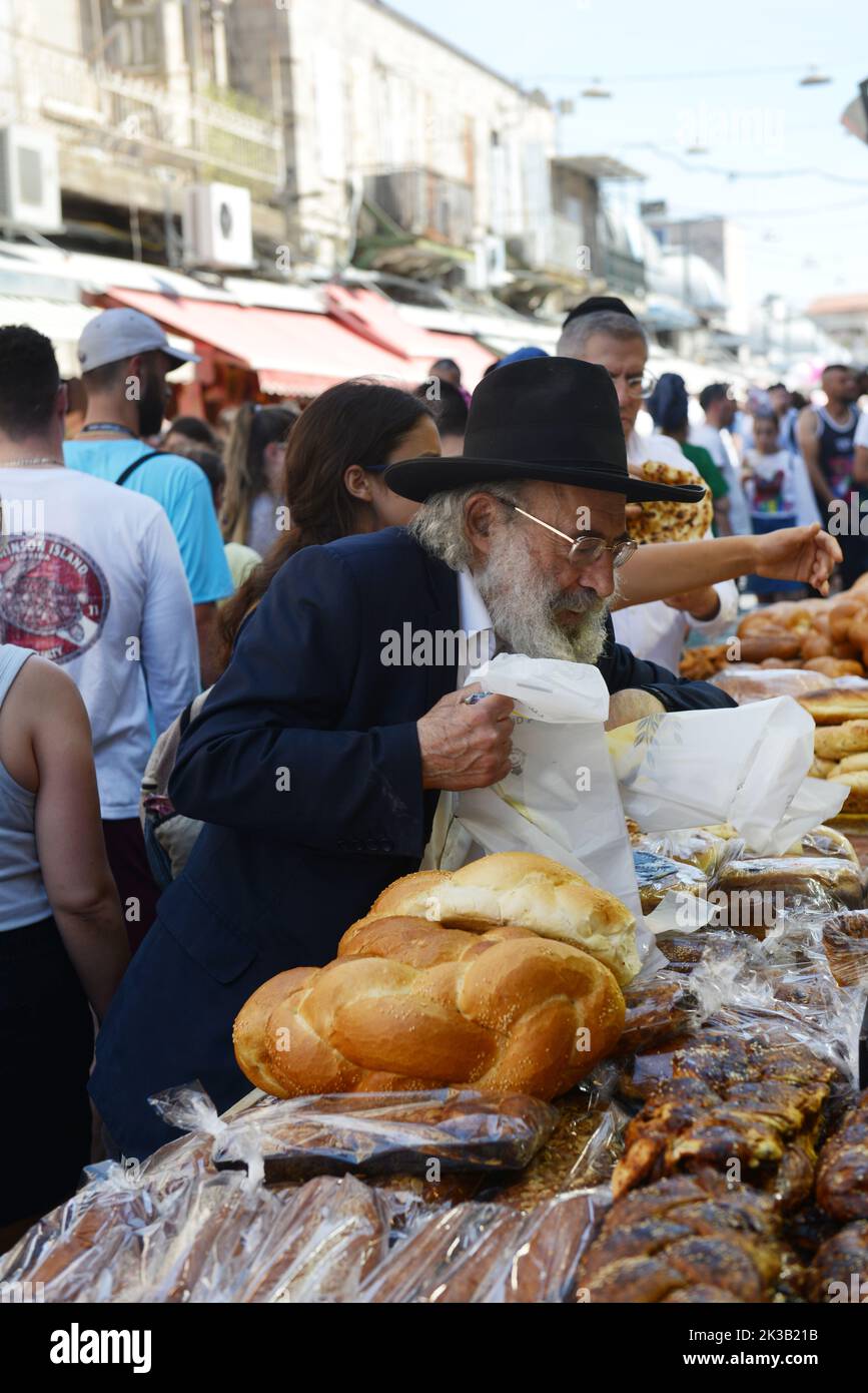 El vibrante mercado Mahane Yehuda en Jerusalén, Israel. Foto de stock