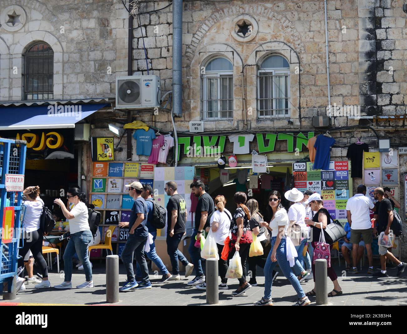 La vibrante calle Agripas en Jerusalén, Israel. Foto de stock