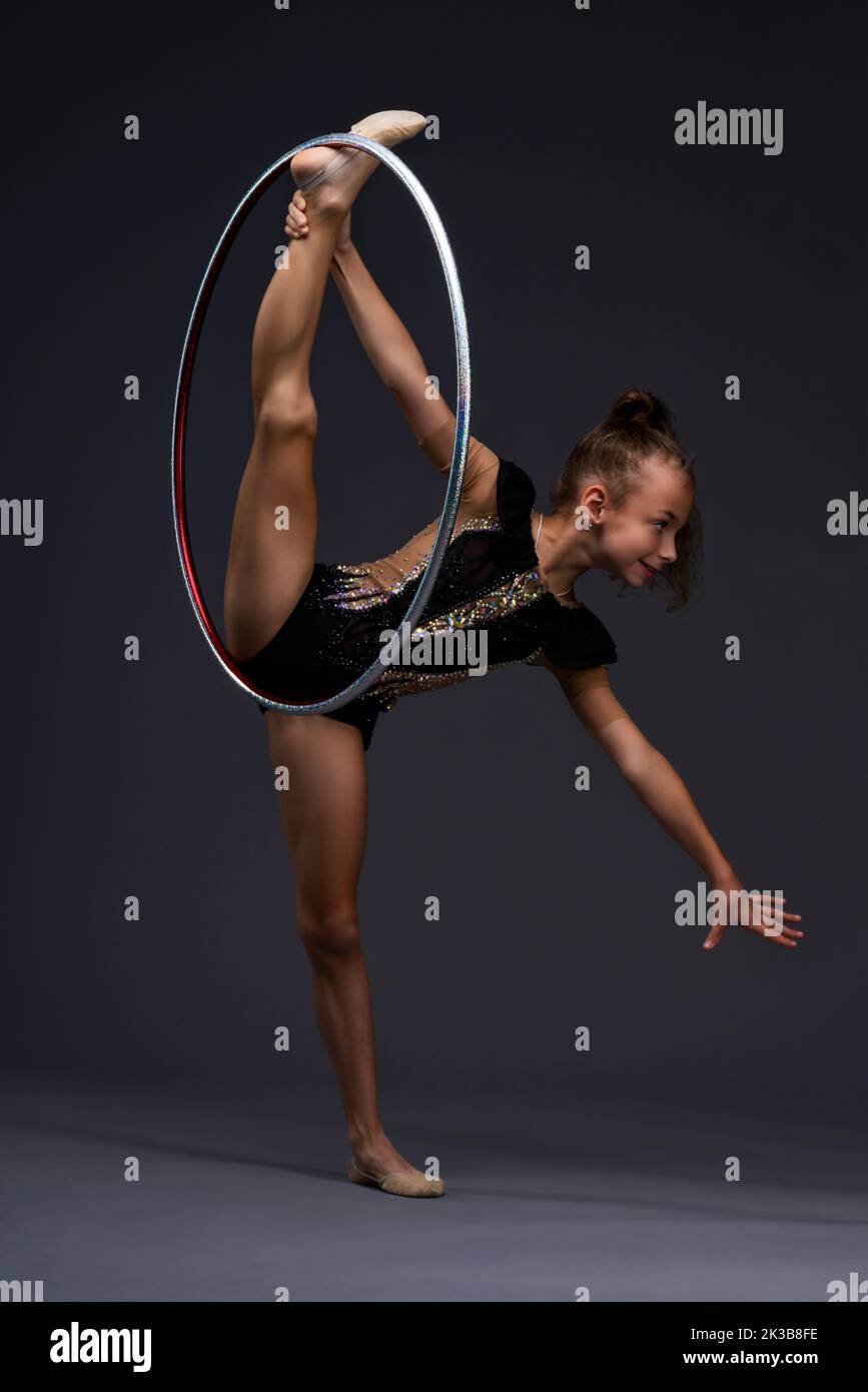20,453 en la categoría «Chica gimnasta aro» de fotos e imágenes de stock  libres de regalías