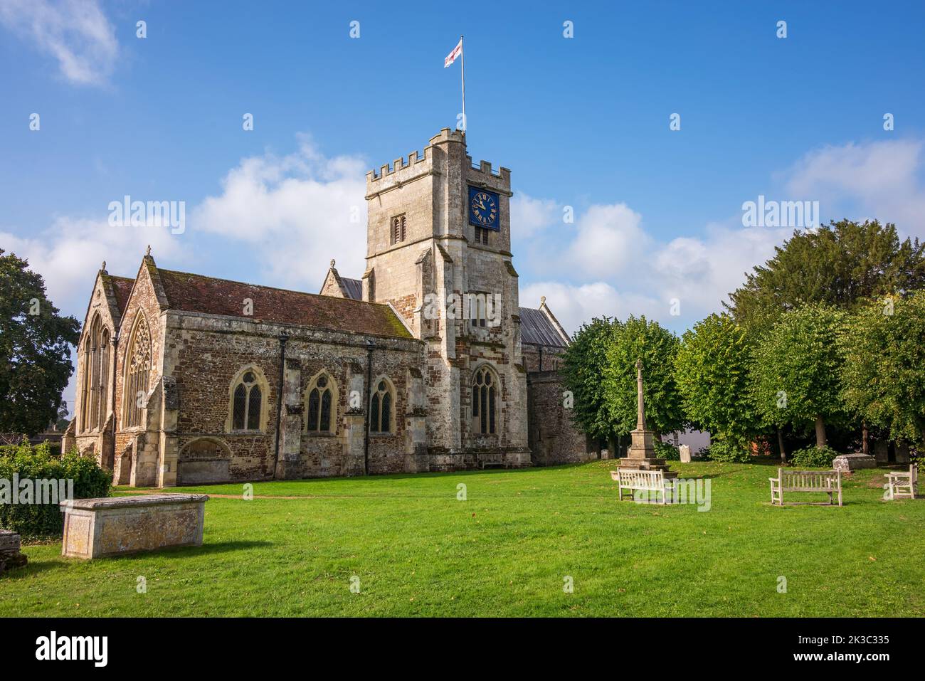 Iglesia del siglo 12th de St Mary, Fordingbridge, Hampshire, Reino Unido Foto de stock
