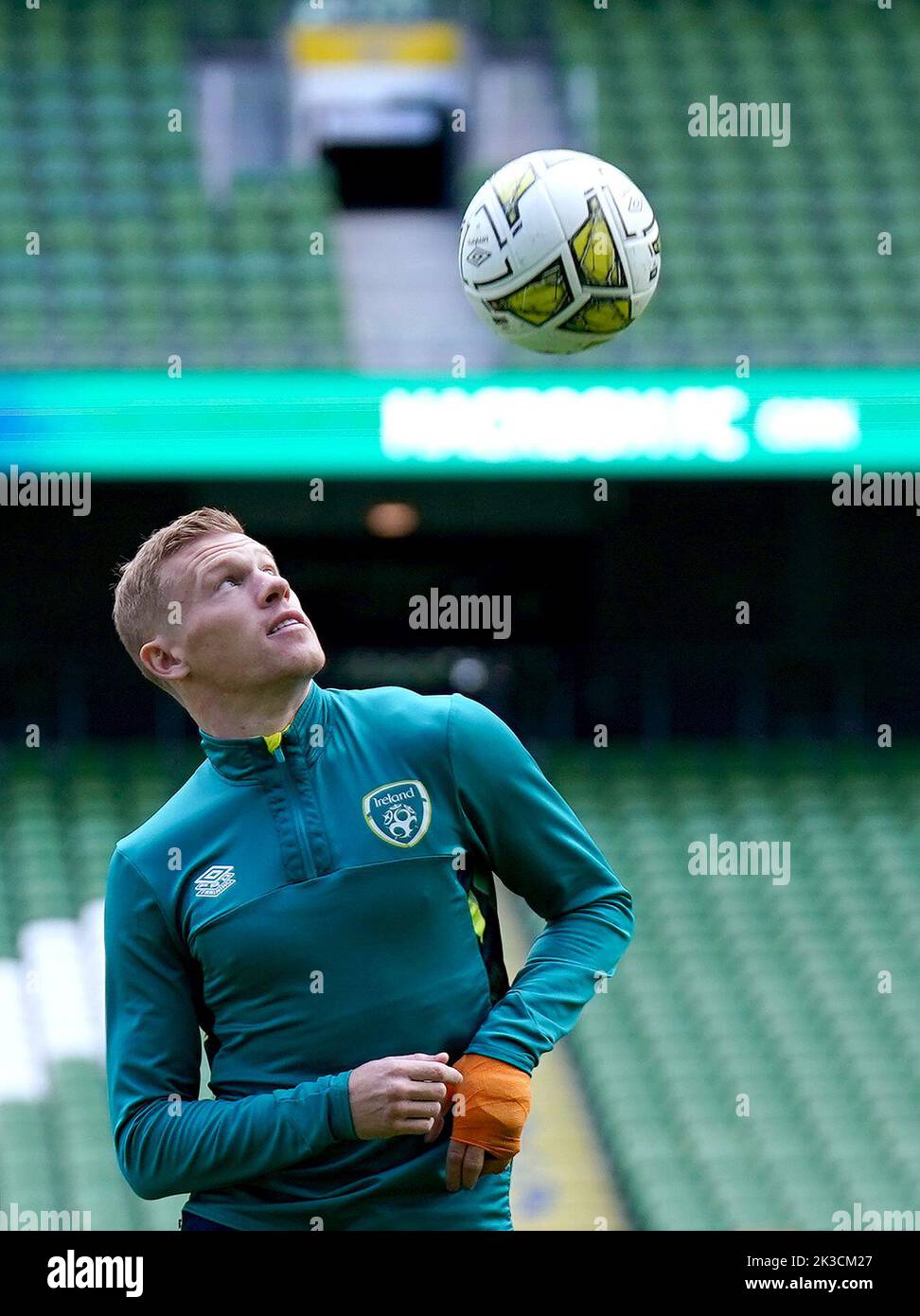 James McClean, de la República de Irlanda, durante una sesión de entrenamiento en el estadio Aviva de Dublín, Irlanda. Fecha de la foto: Lunes 26 de septiembre de 2022. Foto de stock