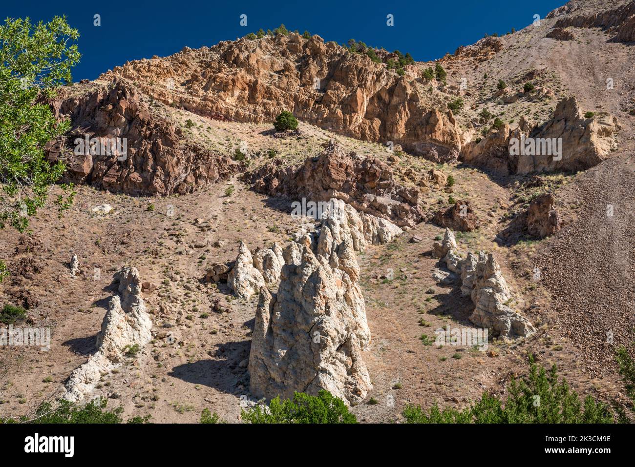 Rocas en la zona de juntas Columnar, Clear Creek Canyon, Utah 4 Highway, cerca del Fremont Indian State Park, Utah, EE.UU Foto de stock
